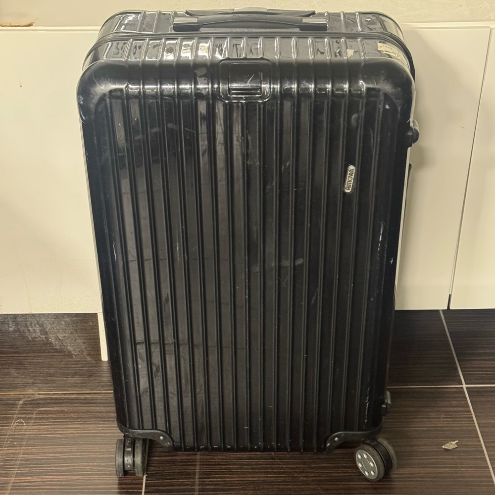 Rimowa Hard-Shell Spinner Suitcase Check on